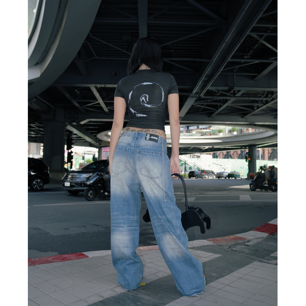 AD100 Abstract Ink Crop Top
