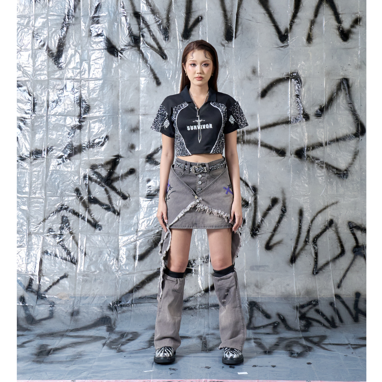 OC081 Black leopard Women crop